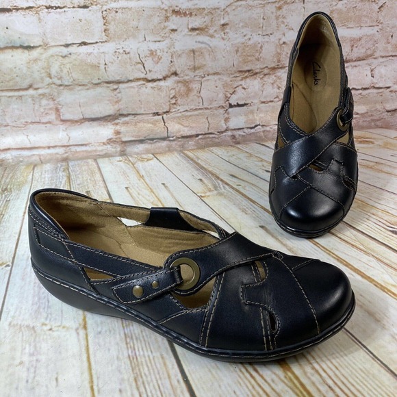 Clarks Shoes - Clarks ASHLAND Womens Size 9 M Black Leather Cut Out Shoes Loafers Flats